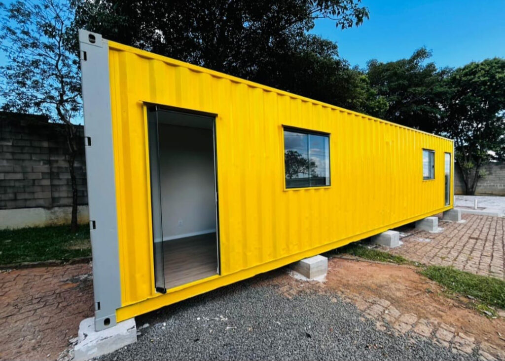 escritorio duplo com banheiro em container