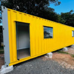 escritorio duplo com banheiro em container